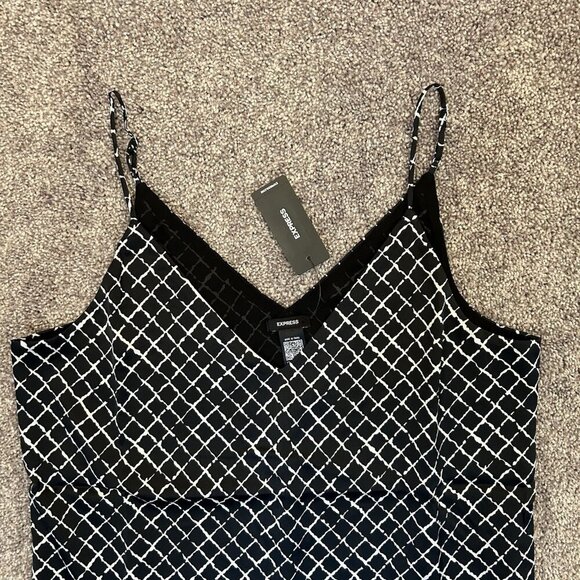Express Women’s Printed V-Neck Downtown Cami Black Print Size XS NWT $44 - Picture 7 of 16